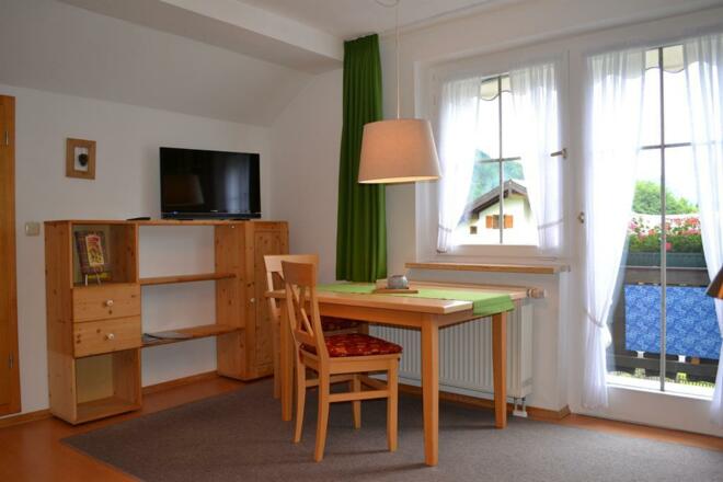 Brotzeittisch mit Ausblick_Fewo_1