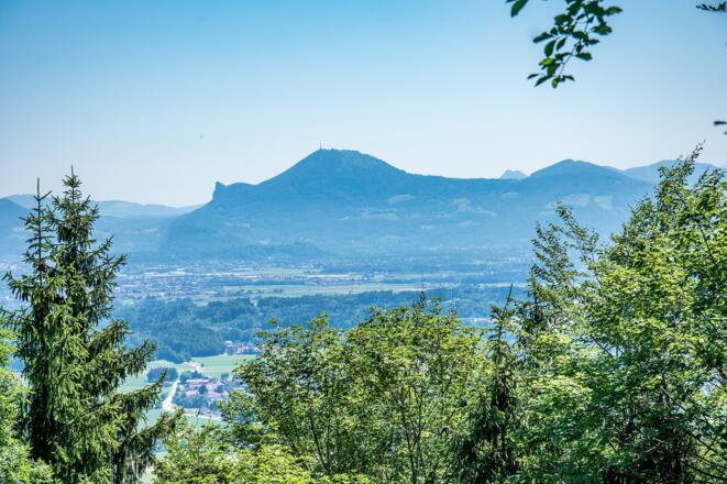 Blick über Salzburg zum Gaisberg