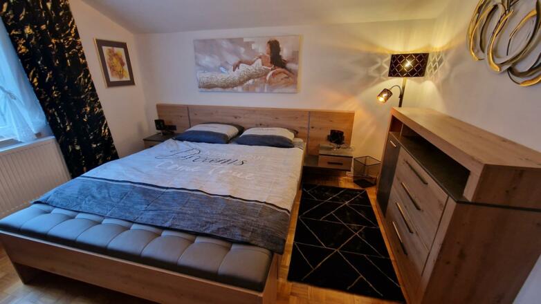 Schlafzimmer 1 (Eltern-Schlafzimmer)