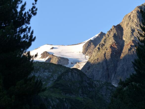 Der Wilde Freiger grüßt bereits herunter.