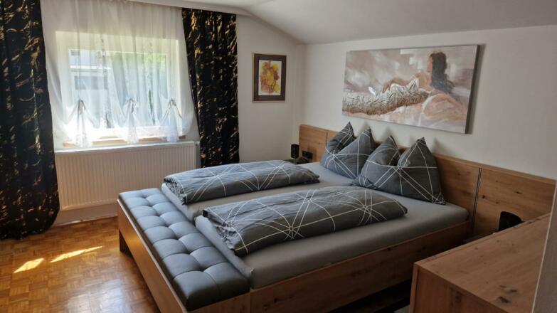 Schlafzimmer 1 (Eltern-Schlafzimmer)