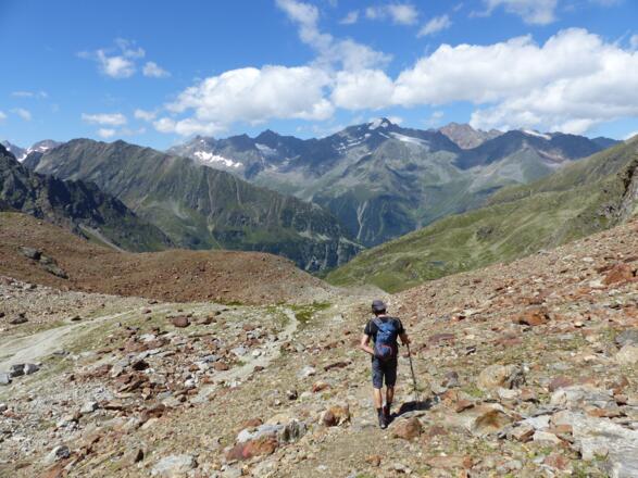 Oft einsam ist der Abstieg hinunter zum Naturjuwel Grünausee.