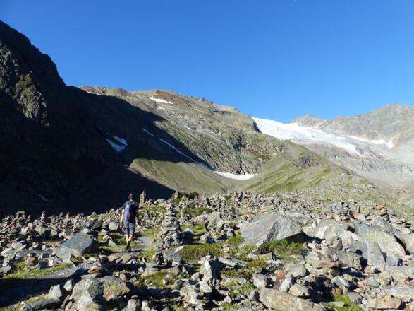 Wir passieren ein Meer aus Steinmännern.