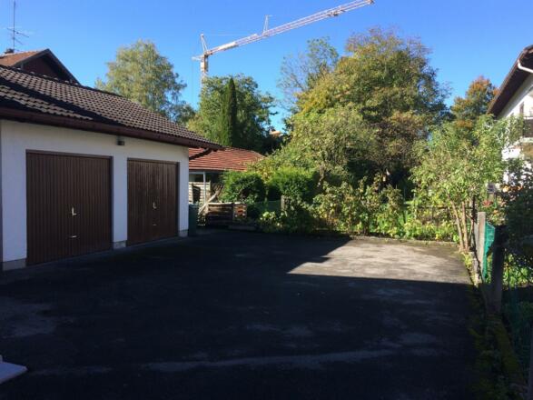 Parkplatz am Haus u. Garagen
