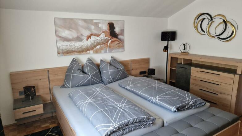Schlafzimmer 1 (Eltern-Schlafzimmer)
