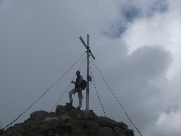 Am Gipfel des 3268 m Östl. Feuersteins.