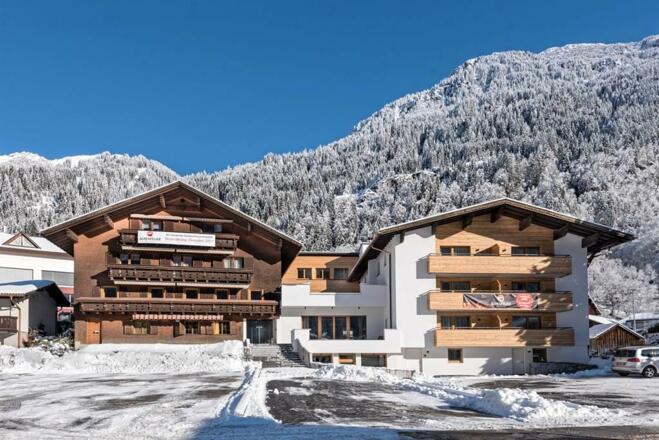 Hotel-Alpenfeuer-Montafon-Außenansicht-Winter-02