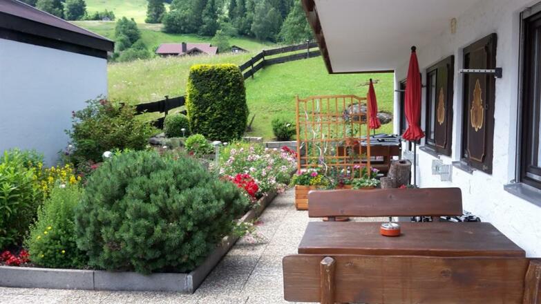 Garten mit Terrasse