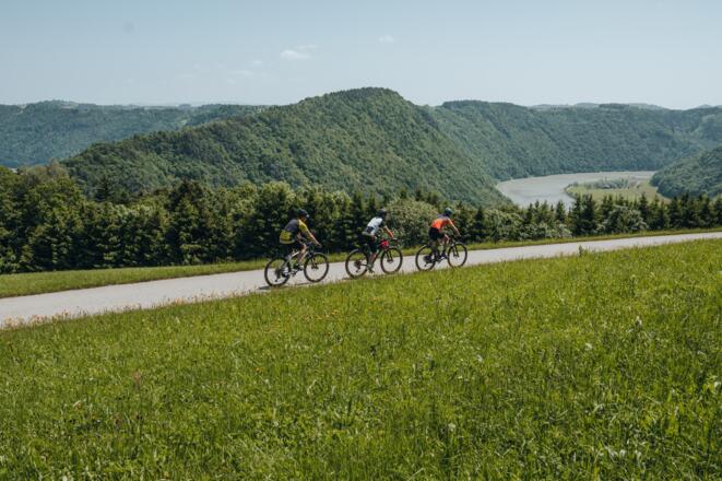Mountainbiker beim Panoramablick Kerschbaum