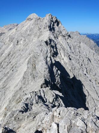 Blick auf die Vollkarspitze und die Äußere Höllentalspitze