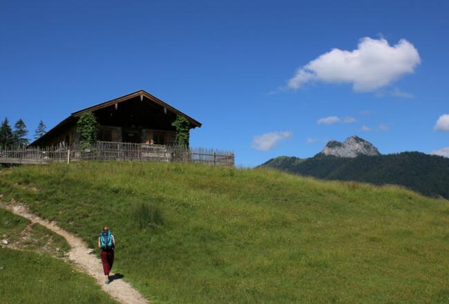 Geißalm (Im Hintergrund Ross- und Buchstein)