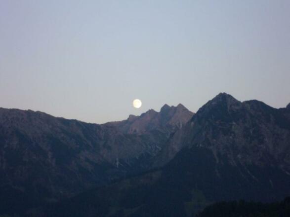 Balkonblick aufs Nebelhorn bei Vollmond