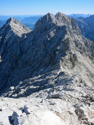 Blick zurück auf die Vollkarspitze, den Hochblassen und die Alpspitze