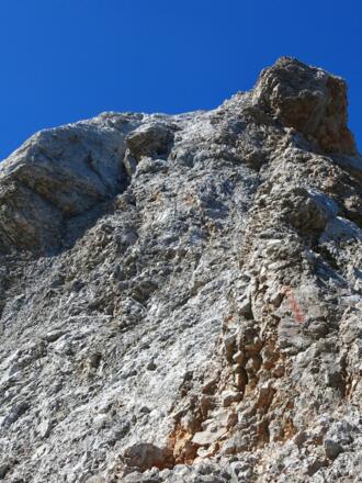 Einstieg zur Verschneidung mit Stahlstiften ("Rinne")