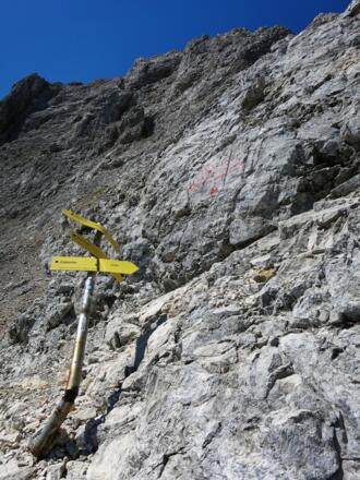 Abzweig zur Knorrhütte über den Brunntalgrat