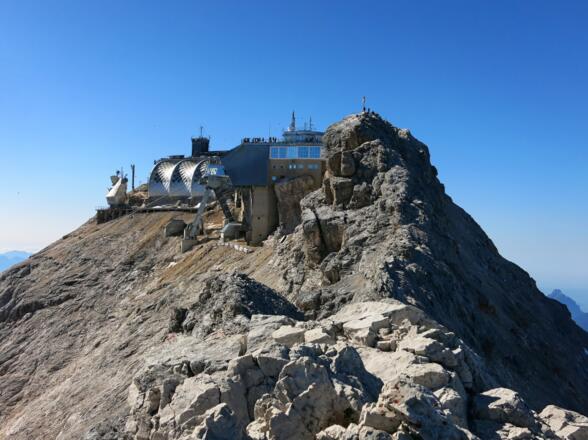 Schön ist der Gipfel ja nicht, aber es ist schön, dass er nicht mehr weit ist.