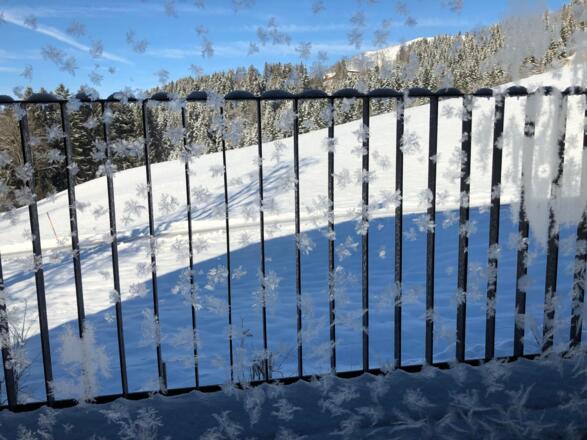 Balkon Schneekristalle