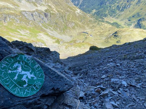 Tiefblick vom Stollenausgang über den späteren Abstiegsweg zur Keinprechthütte