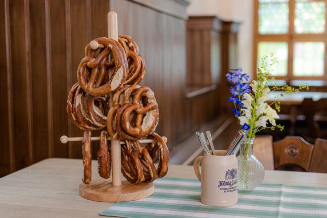 schloss-braeustueberl-hohenschwangau-food-brezel