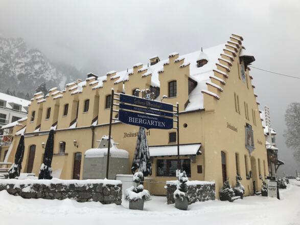 Schloss Bräustüberl im Schnee
