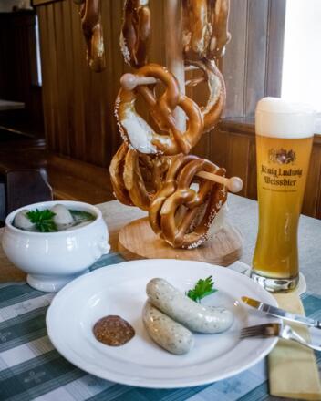 Frühschoppen mit Weißwurst und Brezen