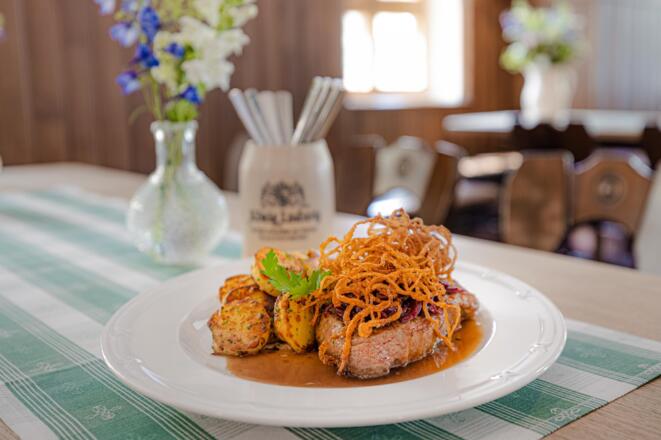 schloss-braeustueberl-hohenschwangau-food-deftig