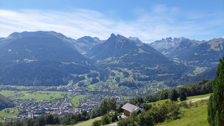 Chalet Balkonaussicht in die Montafoner Bergwelt