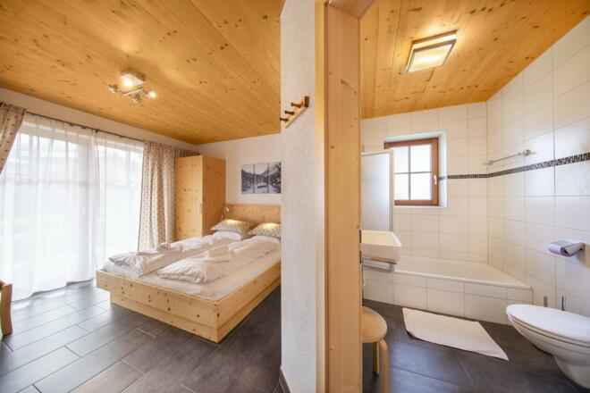 DZ2 EG mit Badezimmer 2 en suite EG