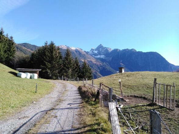 Stufenreich bei Oetz mit Blick zum Acherkogel