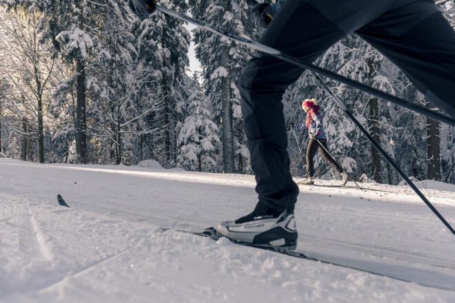 boehmerwald_muehlviertel_winter_schnee_paar_langlaufen_oberoesterreich-tourismus-gmbh_david-lugmayr-jpg-1