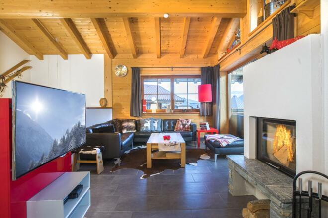 Wohnzimmer mit kachelofen