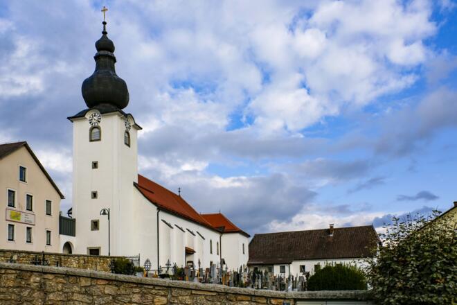 Aussenansicht Pfarrkirche Liebenau