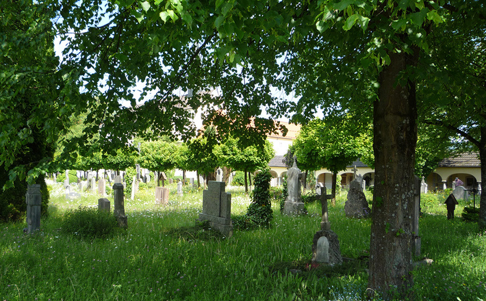 Offengelassen: Der Friedhof in Laufen