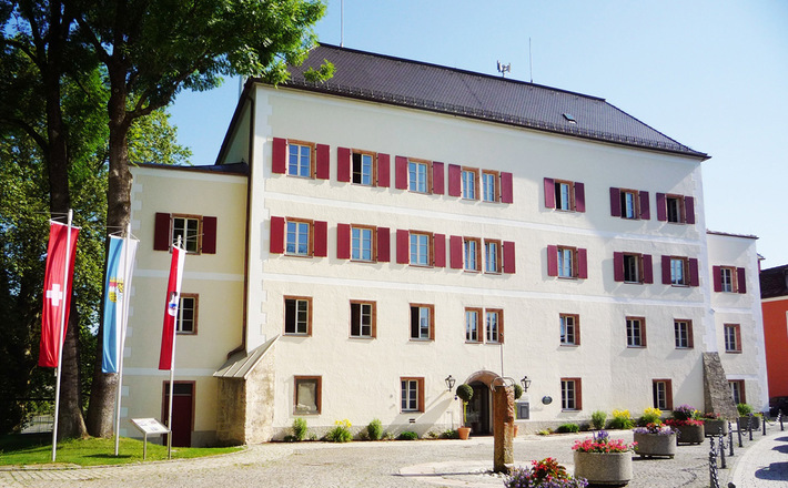 Das "Neue Rathaus" in Laufen © Harald Wessner