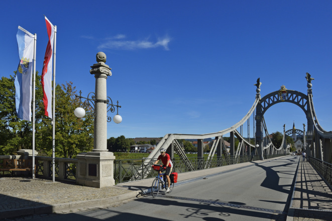 Brücke Laufen-Oberndorf