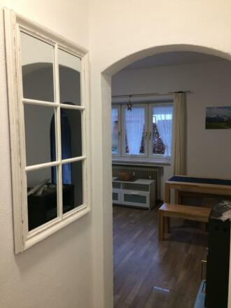 Flur mit Blick ins Wohnzimmer