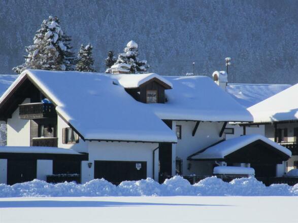 Hausansicht im Winter