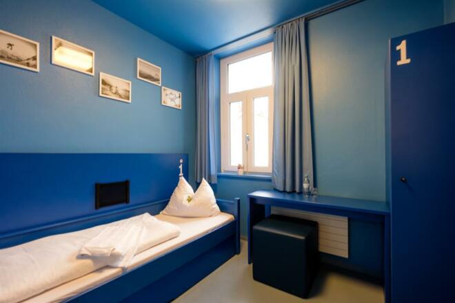 DJH_Oberammergau_1_Bett_DU_WC02[1]