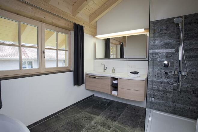 Das Familienbad im 1.OG mit ebener Dusche,