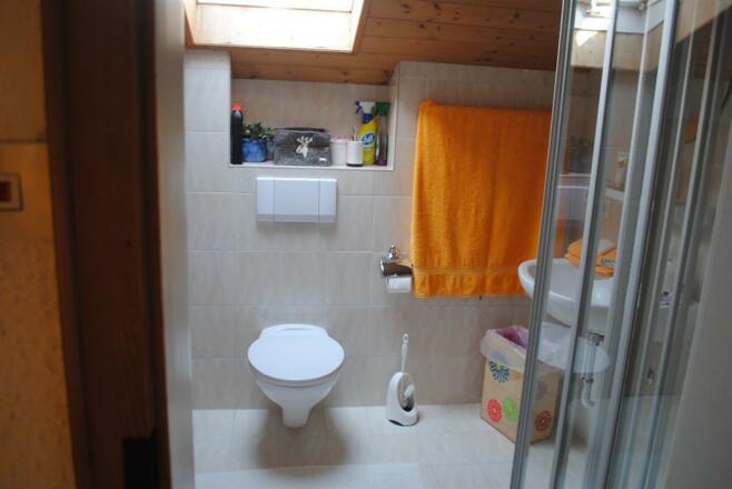 Bad/WC mit neuer Dusche