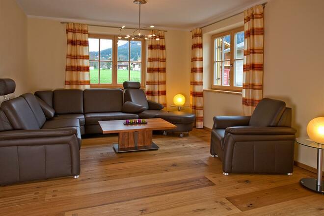 Ledercouch mit vielen Relaxfunktionen