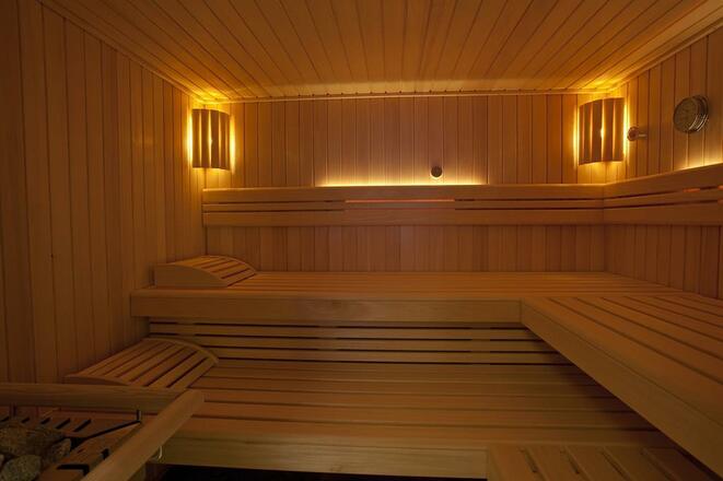 Die finnische Sauna mit Farblichttherapie
