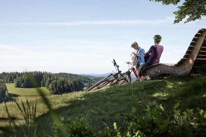 MuehlviertlerAlmFreistadtMountainbikePaarRast_OberoesterreichTourismusGmbHAlexanderKaiser.jpg