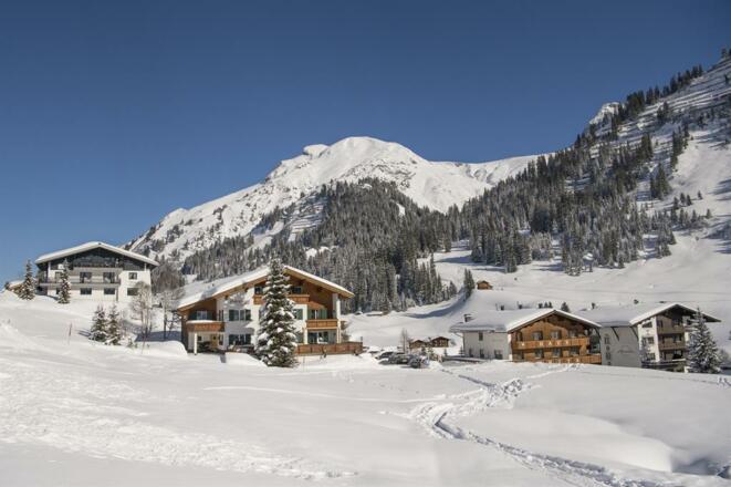 Per_Ski_direkt_zum_Buerstegg_abfahren
