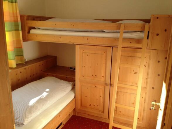 2. Schlafzimmer