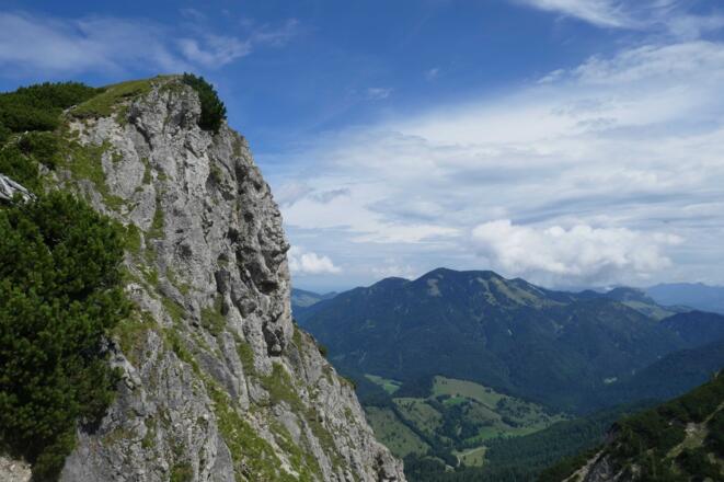 Der Schlussanstieg zum Wildenkarjoch verläuft entlang der felsigen Hangkante.