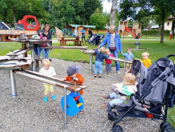 Kinderen aan het waterspel