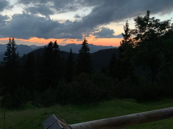 Abendstimmung vor der Hochlandhütte