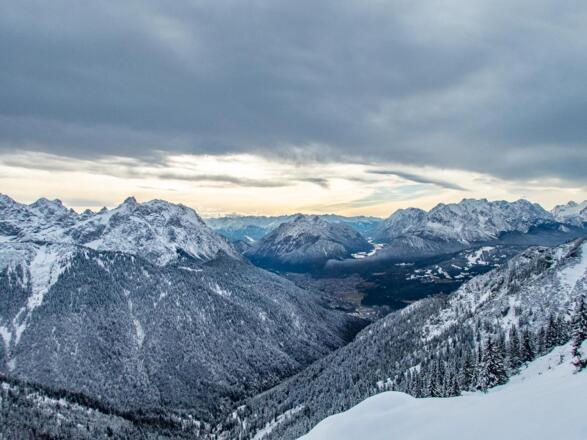 Noch einmal ausgiebig das tolle Bergpanorama genießen, bevor es auf dem gleichen Weg wieder zurück geht.