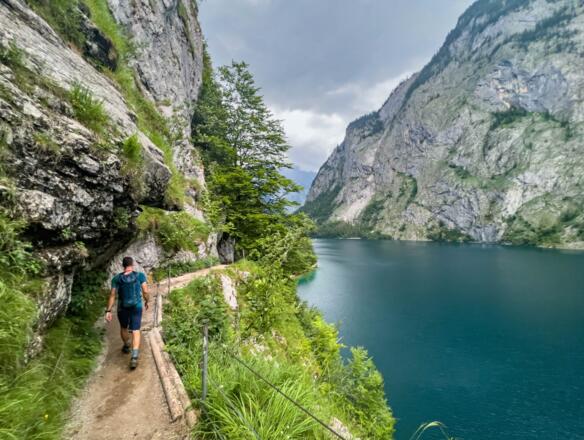 Lieblicher Ausklang: Wanderung um den Obersee zur Schiffsanlegestelle Salet am Königssee.